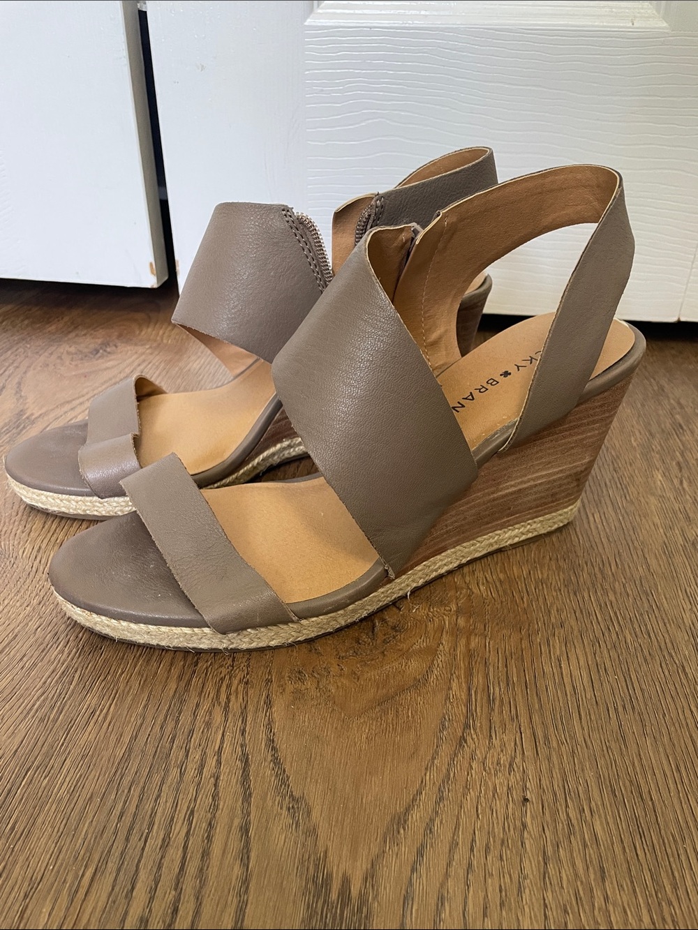 Women’s Lucky Brand Lowden Leather Espadrille Wedge Heels •Size 10M EUC